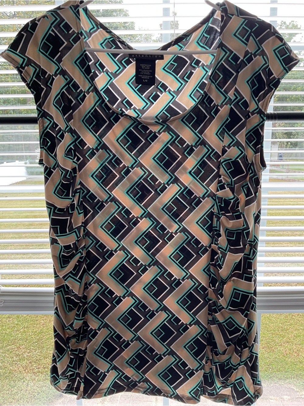 attention Geometric Print Cap-Sleeve Blouse - Beige, Black & Teal